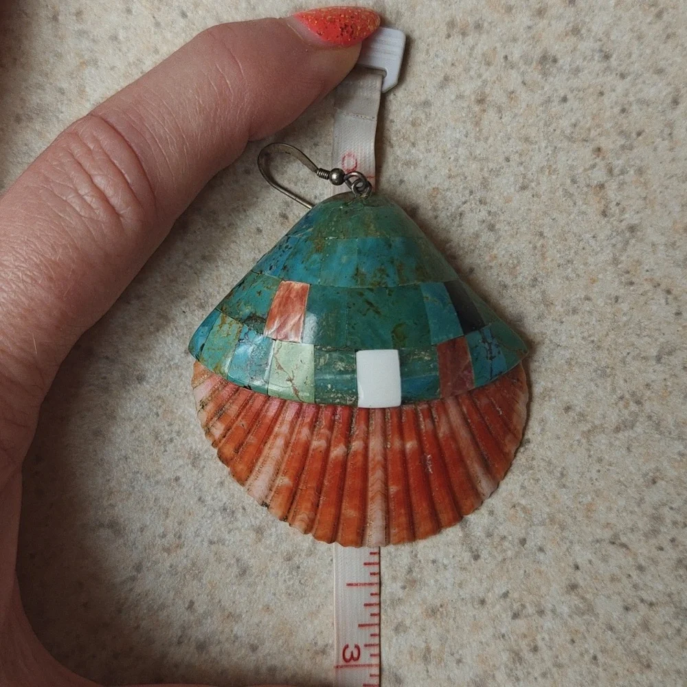 Shell earrings 2 Inches - Picture 6 of 8